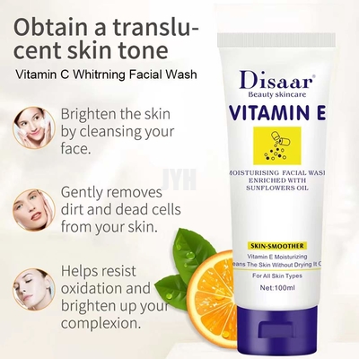 Soemschäumendes Gesichtsreiniger-natürliches Vitamin E, das Gesichtsreiniger weiß wird