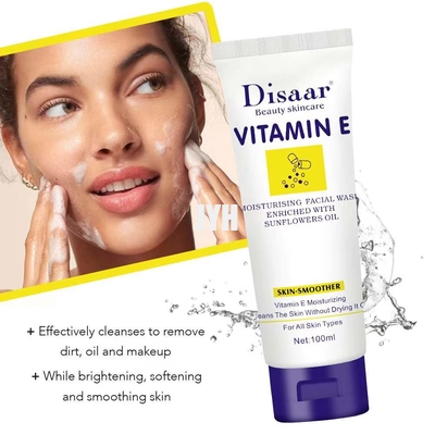 Soemschäumendes Gesichtsreiniger-natürliches Vitamin E, das Gesichtsreiniger weiß wird