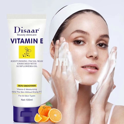Soemschäumendes Gesichtsreiniger-natürliches Vitamin E, das Gesichtsreiniger weiß wird