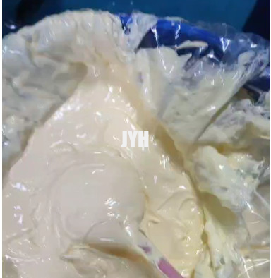 Organischer gepeitschter Körper Shea Butter Cream Skin Moisturizing, der Kokosnuss-Mango weiß wird