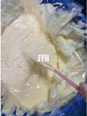Organischer gepeitschter Körper Shea Butter Cream Skin Moisturizing, der Kokosnuss-Mango weiß wird
